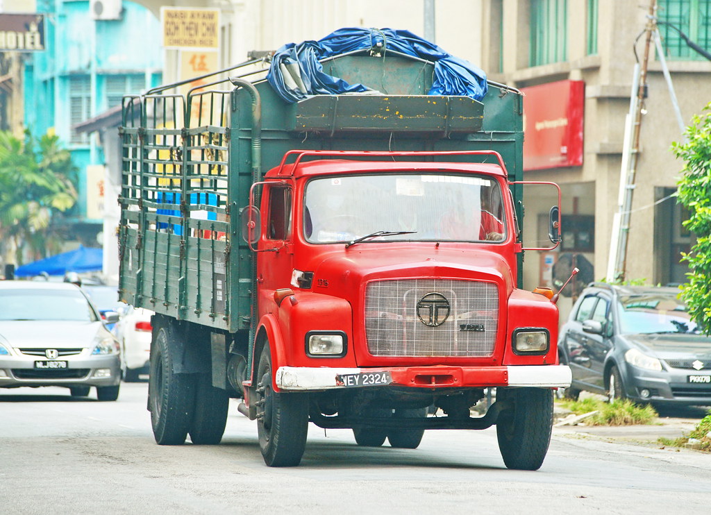 How to Implement Speed Limiters in Your Logistics Fleet